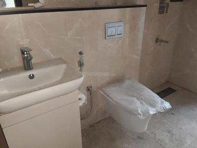 Bathroom Image of 1800 Sq.ft 3.5 BHK Apartment / Flat for rent in Mandaveli Chennai for Rs. 110000