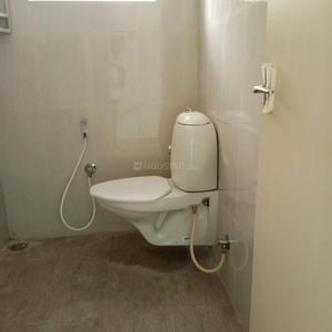 Bathroom Image of 1000 Sq.ft 2 BHK Apartment / Flat for rent in Halasuru Bengaluru for Rs. 35000