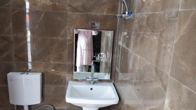 Bathroom Image of 1251 Sq.ft 2 BHK Builder Floor for rent in Gomti Nagar Lucknow for Rs. 19000