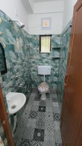 Bathroom Image of 600 Sq.ft 2 BHK Independent House for rent in Kasba Kolkata for Rs. 12000