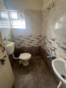 Bathroom Image of 550 Sq.ft 1 BHK Builder Floor for rent in Indira Nagar Bengaluru for Rs. 20500