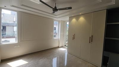 Bedroom Image of 2340 Sq.ft 3 BHK Builder Floor for sale in Anand Vihar New Delhi for Rs. 50000000