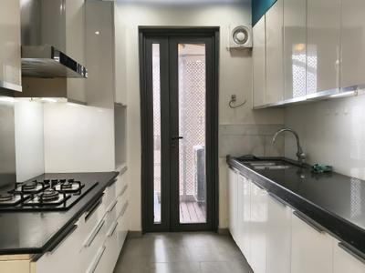Kitchen Image of 1220 Sq.ft 2 BHK Apartment / Flat for sale in Maker Tower, Cuffe Parade Mumbai for Rs. 110000000