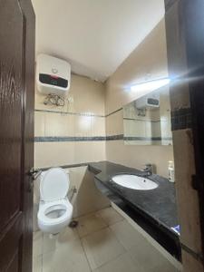 Bathroom Image of 1350 Sq.ft 3 BHK Apartment / Flat for sale in Unitech Uniworld Gardens 2, Sector 47 Gurgaon for Rs. 19800000