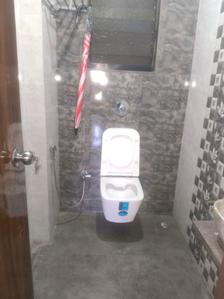 Common Bathroom One Image of 550 Sq.ft 1 BHK Apartment / Flat for rent in Kandivali West Mumbai for Rs. 33000