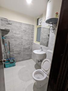 Bathroom Image of 915 Sq.ft 2 BHK Apartment / Flat for rent in Antriksh India Antriksh NRI City, BHEL Township Haridwar for Rs. 18000