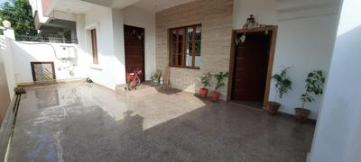 Image of 600 Sq.ft 2 BHK Villa for rent in Gomti Nagar, Lucknow for Rs. 11000