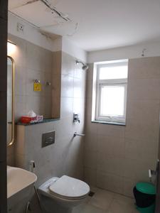 Common Bathroom Image of 1255 Sq.ft 2 BHK Apartment / Flat for sale in BPTP Discovery Park, Sector 80 Faridabad for Rs. 13000000