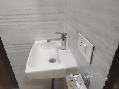 Bathroom Image of 1000 Sq.ft 1 BHK Builder Floor for rent in Sector 17 Gurgaon for Rs. 31000
