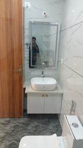 Bathroom Image of 950 Sq.ft 1 BHK Builder Floor for rent in Sector 42 Gurgaon for Rs. 48000
