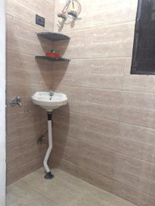 Bathroom Image of 525 Sq.ft 2 BHK Apartment / Flat for rent in Paschim Vihar New Delhi for Rs. 25000
