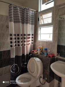Bathroom Image of 1650 Sq.ft 3 BHK Apartment / Flat for sale in Eldeco Saubhagyam Phase 2, Vrindavan Yojana Lucknow for Rs. 15000000
