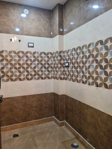 Bathroom Image of 400 Sq.ft 1 BHK Builder Floor for rent in Sector 15 Dwarka New Delhi for Rs. 12000