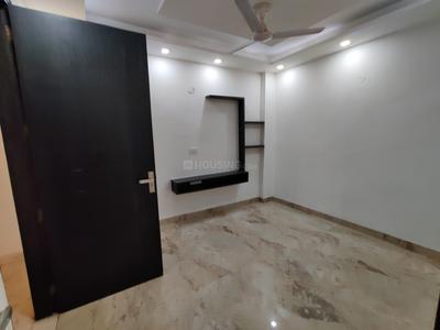 Bedroom Image of 950 Sq.ft 2 BHK Builder Floor for rent in Ramesh Nagar New Delhi for Rs. 35000