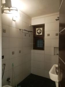 Common Bathroom One Image of 2800 Sq.ft 3 BHK Apartment / Flat for rent in DDA Flats Vasant Kunj, Vasant Kunj New Delhi for Rs. 100000