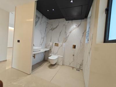 Image of 4000 Sq.ft 5 BHK Apartment / Flat for sale in Juhu, Mumbai for Rs. 180000000