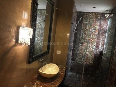 Bathroom Image of 4050 Sq.ft 4 BHK Apartment / Flat for rent in Safdarjung Development Area New Delhi for Rs. 300000