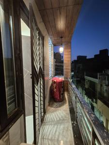 Balcony Image of 450 Sq.ft 1 BHK Builder Floor for rent in Ramesh Nagar New Delhi for Rs. 23000
