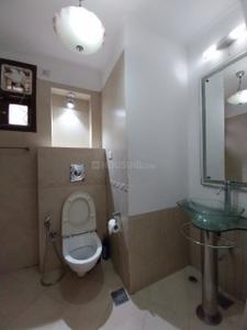 Bathroom Image of 3300 Sq.ft 3 BHK Apartment / Flat for sale in Ambience Lagoon, DLF Phase 3 Gurgaon for Rs. 70000000