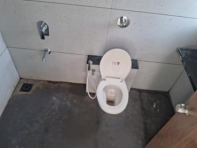 Bathroom Image of 3432 Sq.ft 4 BHK Apartment / Flat for rent in Madhav Platina, Jahangir Pura Surat for Rs. 25000