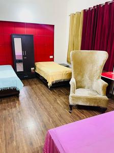 Bedroom Image of Bala Ji Girls Pg in Sector 62, Noida