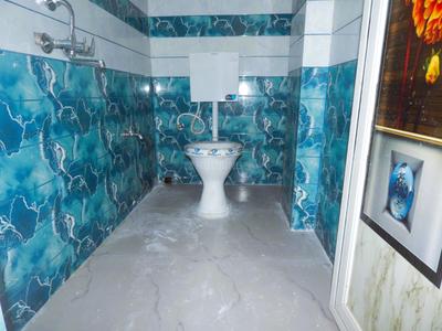 Bathroom Image of 750 Sq.ft 2 BHK Apartment / Flat for sale in Dum Dum Cantonment Kolkata for Rs. 2400000