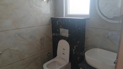 Bathroom Image of 750 Sq.ft 1 BHK Builder Floor for rent in Sector 14 Gurgaon for Rs. 33000