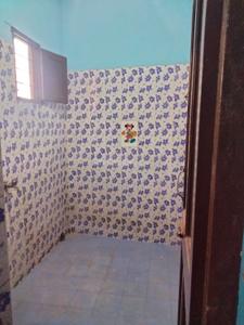 Bathroom Image of 1600 Sq.ft 2 BHK Builder Floor for rent in Manali Chennai for Rs. 10000