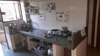 Kitchen Image of 900 Sq.ft 2 BHK Apartment / Flat for rent in Shahibaug Ahmedabad for Rs. 14000