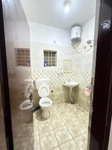 Bathroom Image of 700 Sq.ft 1 BHK Independent House for rent in Teachers Colony Bengaluru for Rs. 19000