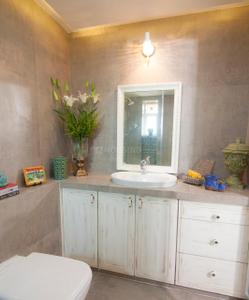 Bathroom Image of 1100 Sq.ft 2 BHK Apartment / Flat for rent in Dhaval Ganga, Bandra West Mumbai for Rs. 225000