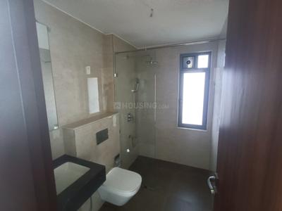 Bathroom Image of 925 Sq.ft 2 BHK Apartment / Flat for sale in Piramal Mahalaxmi South Tower, Worli Mumbai for Rs. 50100000