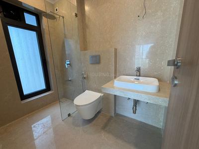 Bathroom Image of 1450 Sq.ft 3 BHK Apartment / Flat for sale in S Raheja Evergreen, Bandra West Mumbai for Rs. 115000000