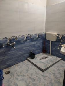 Bathroom Image of 1000 Sq.ft 2 BHK Builder Floor for rent in Gomti Nagar Lucknow for Rs. 13000