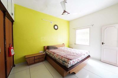 Bedroom Image of 990 Sq.ft 2 BHK Apartment / Flat for sale in Thaltej Ahmedabad for Rs. 7000000