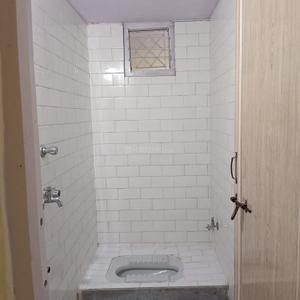 Bathroom Image of 800 Sq.ft 2 BHK Independent House for rent in Sudama Nagar Indore for Rs. 15000