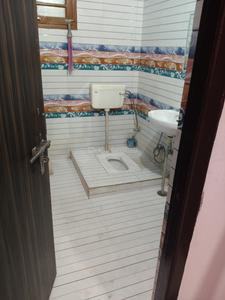 Bathroom Image of 1800 Sq.ft 2 BHK Builder Floor for rent in Ganeshpur Rahmanpur Lucknow for Rs. 12000