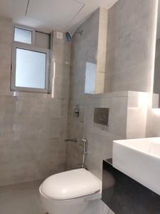 Common Bathroom Image of 3600 Sq.ft 5 BHK Apartment / Flat for sale in Raiaskaran, Andheri West Mumbai for Rs. 156500000
