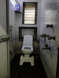 Common Bathroom Image of 900 Sq.ft 1 BHK Apartment / Flat for sale in Chembur Mumbai for Rs. 15000000