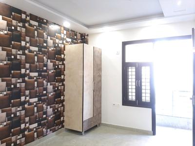 Bedroom Image of 850 Sq.ft 2 BHK Builder Floor for sale in Shalimar Bagh New Delhi for Rs. 11000000