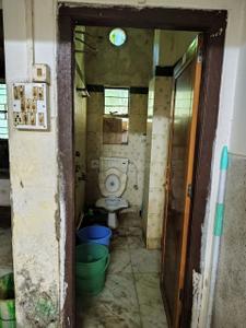 Bathroom Image of 550 Sq.ft 2 BHK Apartment / Flat for rent in Deshbandhu Para Siliguri for Rs. 8500