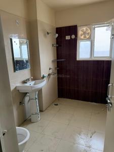 Bathroom Image of 1700 Sq.ft 3 BHK Apartment / Flat for rent in AKASH ENCLAVE, Vrindavan Yojana Lucknow for Rs. 35000