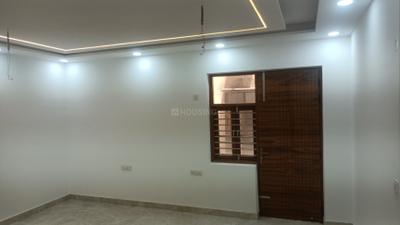 Bedroom Image of 1300 Sq.ft 3 BHK Builder Floor for sale in Pitampura New Delhi for Rs. 9000000