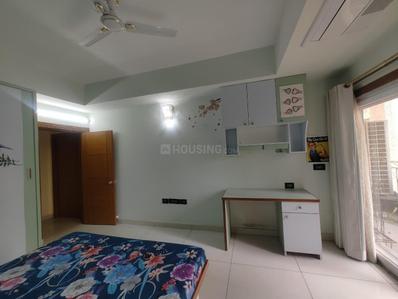 Bedroom Image of 3200 Sq.ft 4 BHK Apartment / Flat for rent in Adani Water Lily, Shantigram Ahmedabad for Rs. 78000