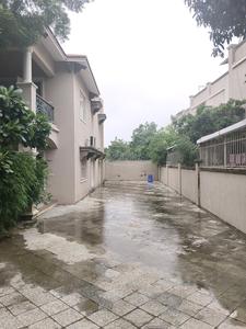Car Garage Image of 8730 Sq.ft 3.5 BHK Independent House for rent in Sanskruti Sentossa Greens, Vaishno Devi Circle Ahmedabad for Rs. 75000