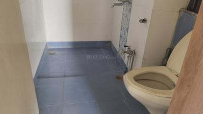 Ivory Estate Bathroom One 4