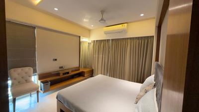 Bedroom Image of 850 Sq.ft 2 BHK Apartment / Flat for rent in Khar West Mumbai for Rs. 240000