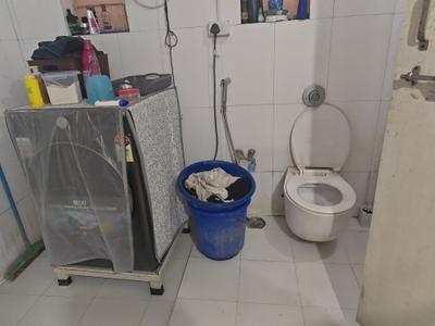 Bathroom Image of 650 Sq.ft 1 BHK Apartment / Flat for rent in Koregaon Park Pune for Rs. 30000