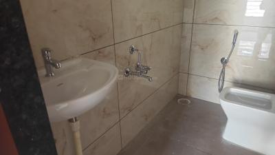 Bathroom Image of 510 Sq.ft 1 BHK Builder Floor for rent in Singasandra Bengaluru for Rs. 25000