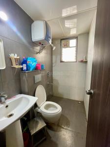 Image of 1000 Sq.ft 2 BHK Apartment / Flat for sale in 5 Star Royal Entrada, Wakad, Pune for Rs. 11000000